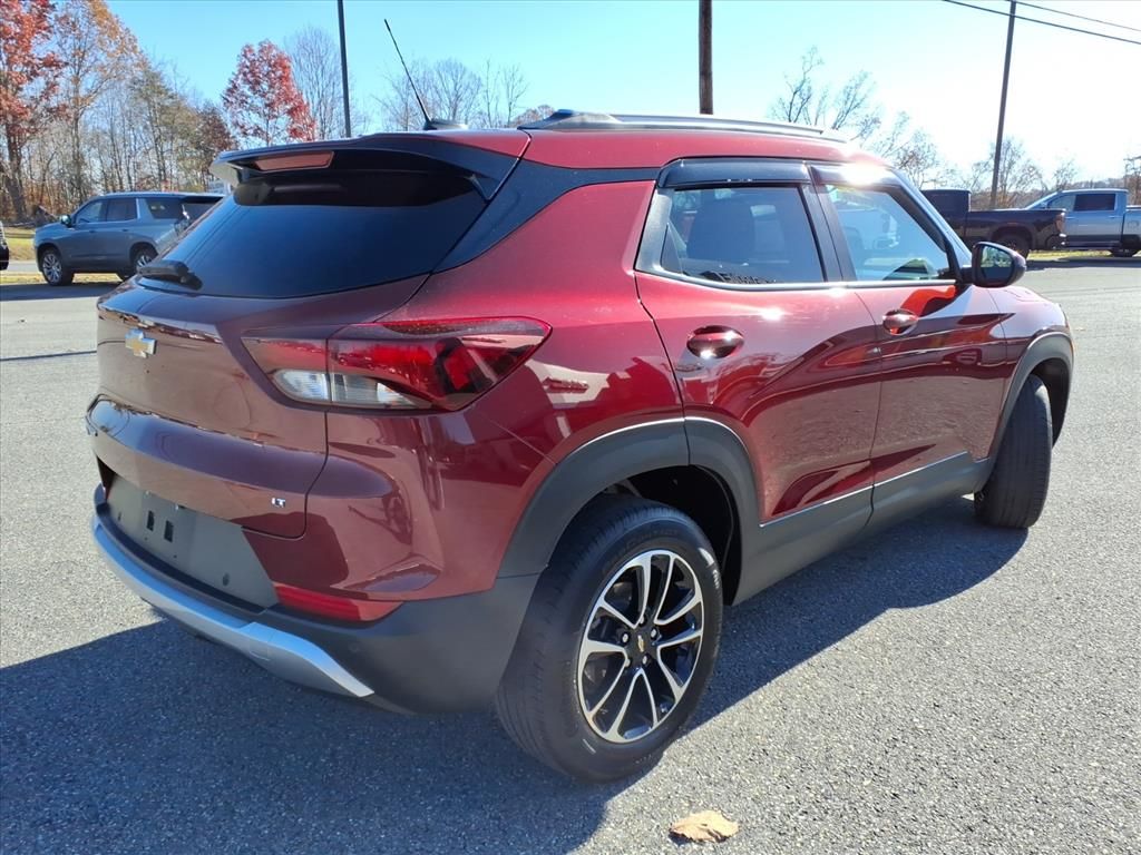 2024 Chevrolet Trailblazer LT photo 2