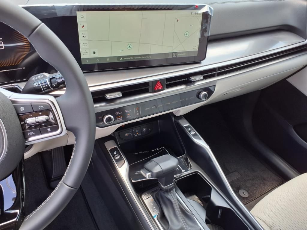 2025 Kia Sorento S - Photo 25