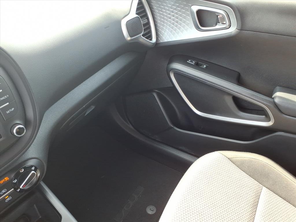 2025 Kia Soul LX - Photo 26