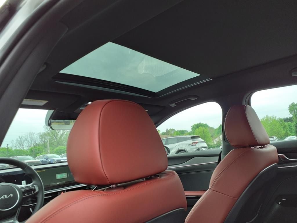 2025 Kia K5 GT-Line - Photo 12