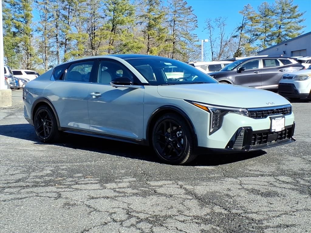 2025 Kia K4 GT-Line Turbo's photo
