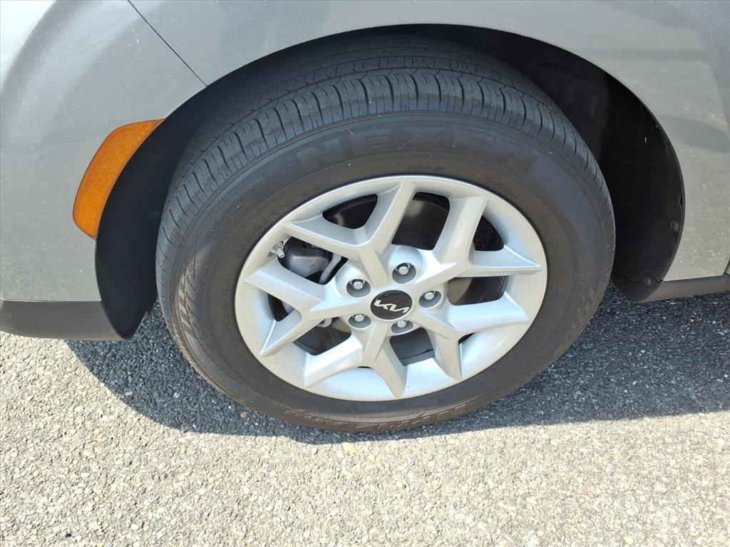 2025 Kia Soul LX - Photo 14