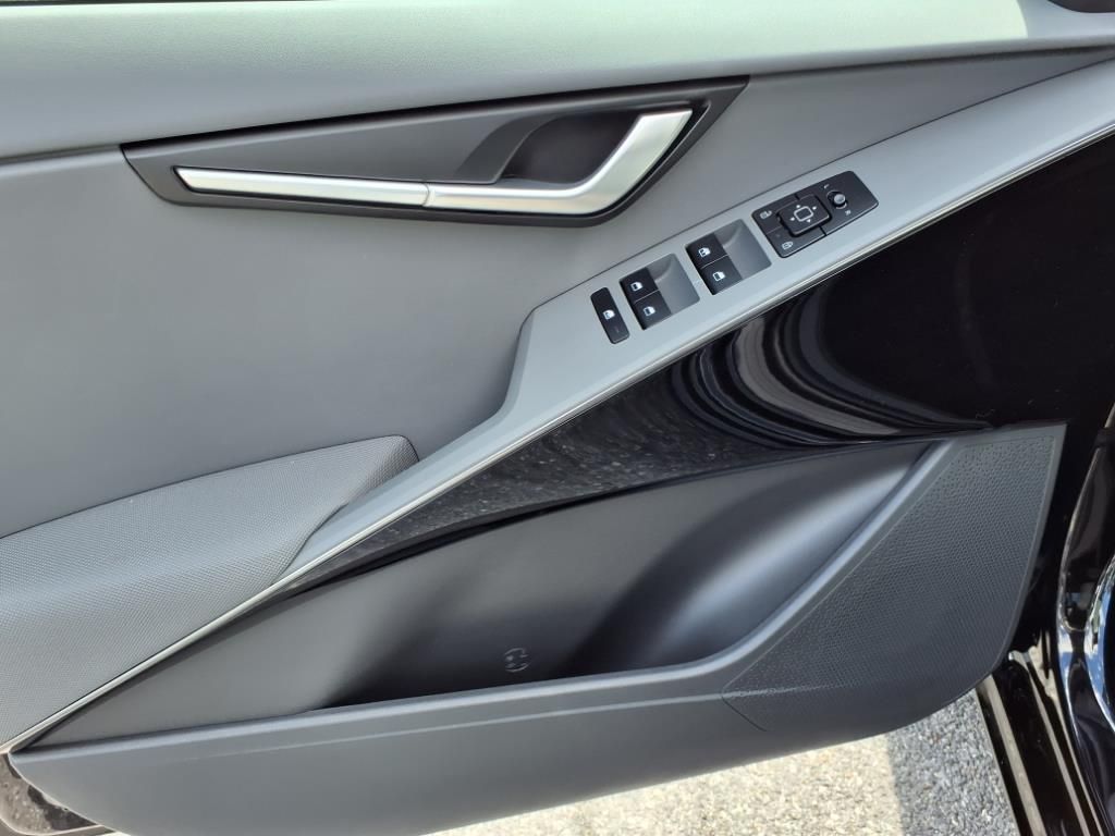 2025 Kia Niro EX - Photo 16