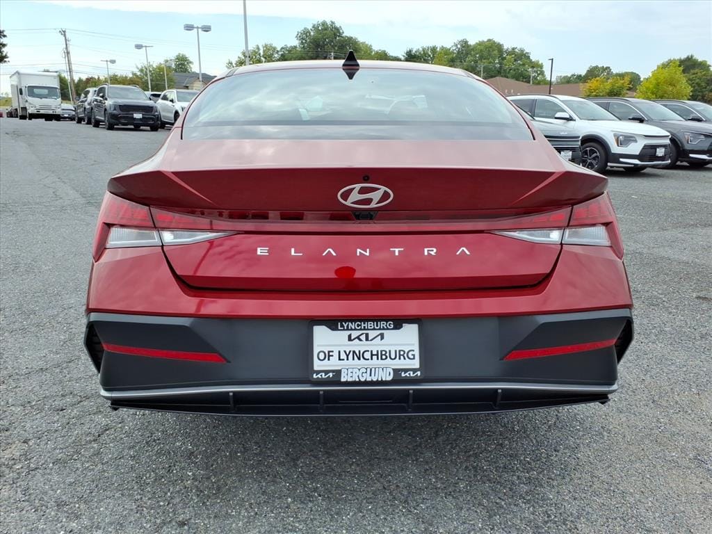 Used 2025 Hyundai Elantra SEL Convenience Sedan