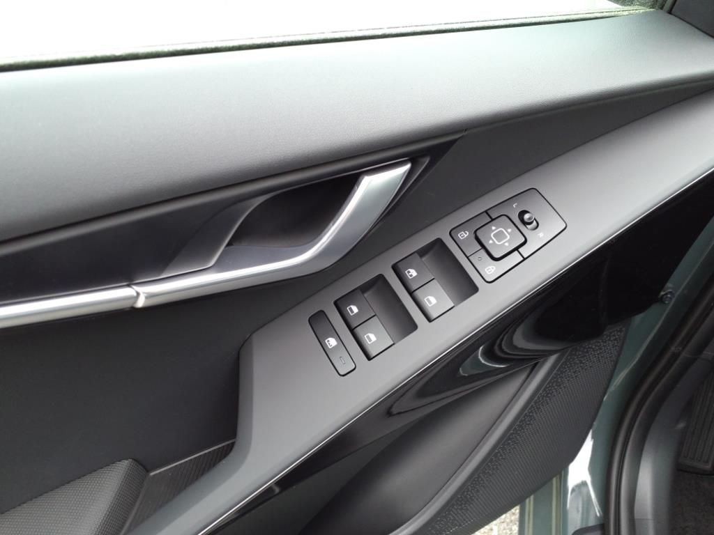 2025 Kia Niro EX - Photo 16