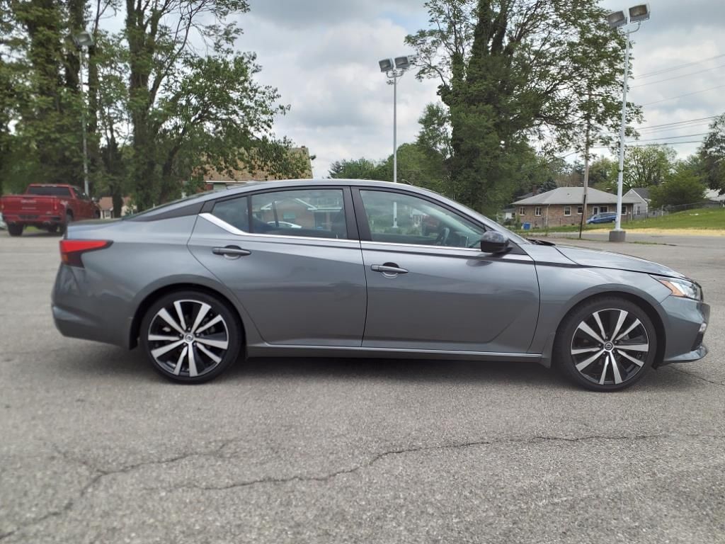 2022 Nissan Altima 2.5 SR photo 2