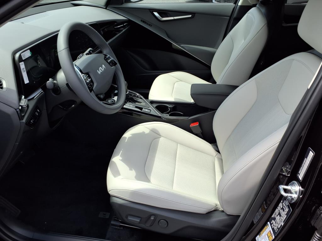 2025 Kia Niro EX - Photo 10