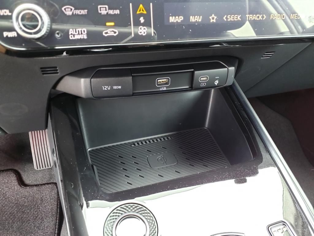2025 Kia Niro EX - Photo 24