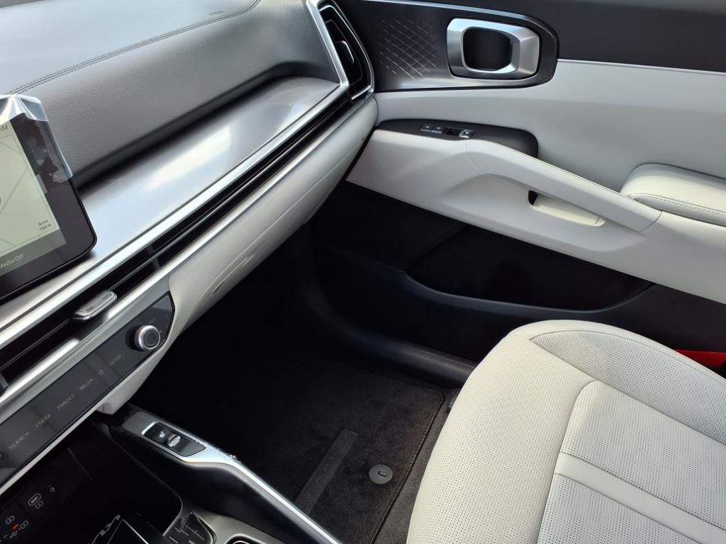 2025 Kia Sorento S - Photo 26
