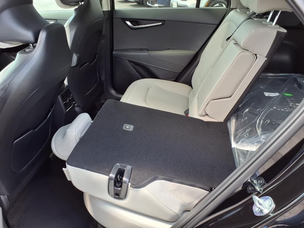 2025 Kia Niro EX - Photo 12