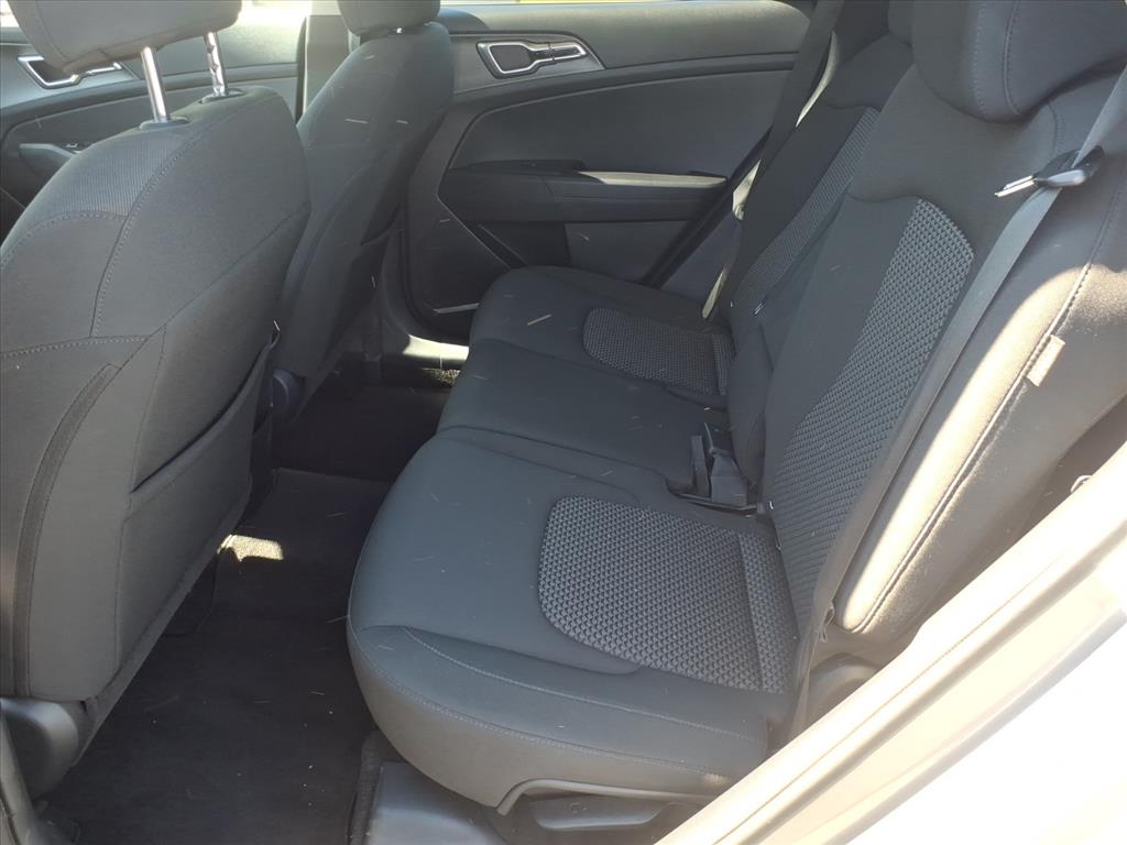 2025 Kia Sportage LX - Photo 12