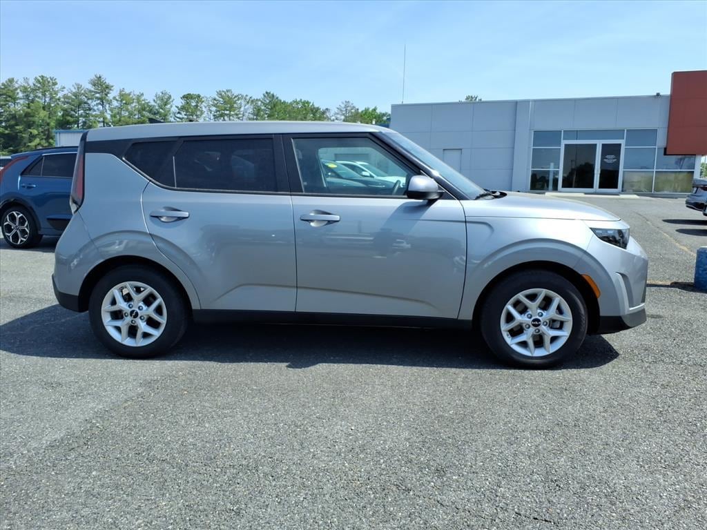 Used 2025 Kia Soul LX Hatchback