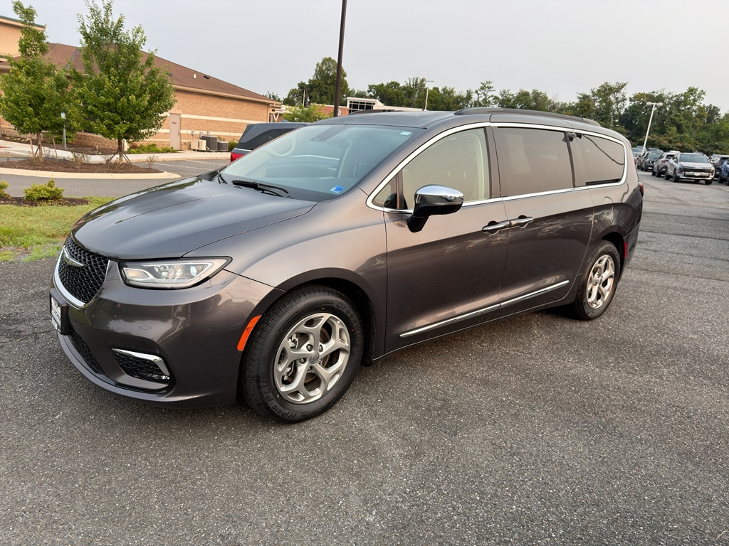 2023 Chrysler Pacifica Passenger Van 