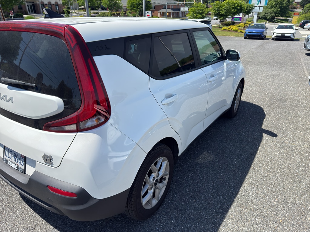 Used 2022 Kia Soul LX Hatchback
