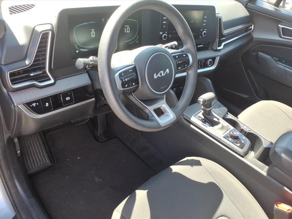 2025 Kia Sportage LX - Photo 11