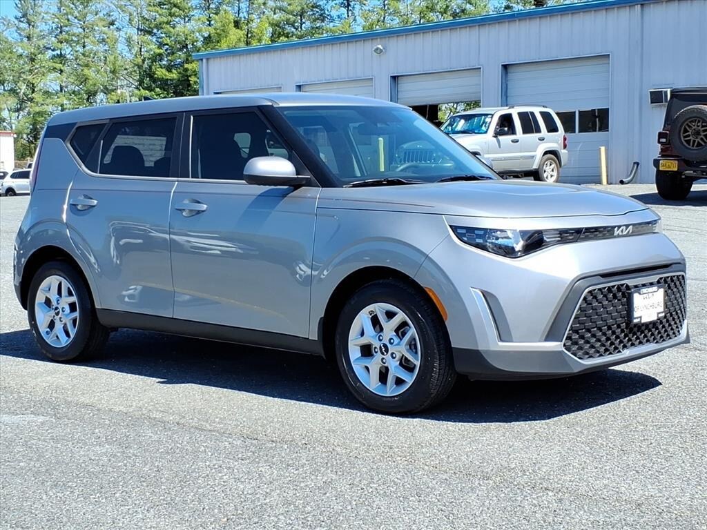 Certified 2024 Kia Soul LX Hatchback
