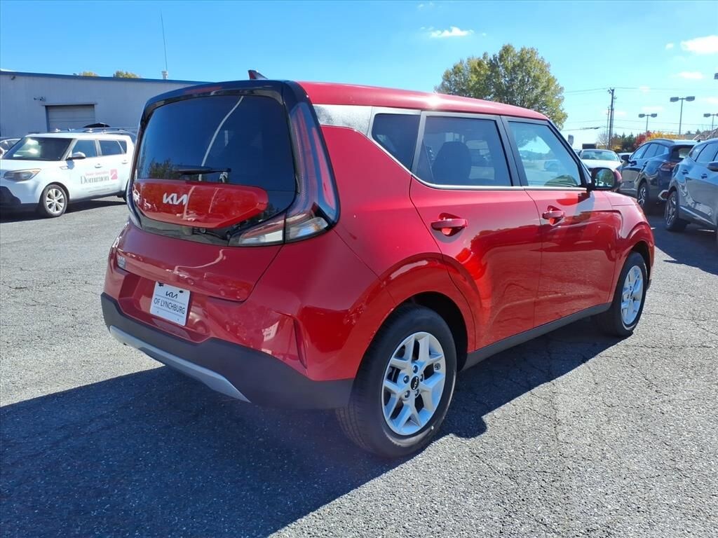 New 2025 Kia Soul LX Hatchback