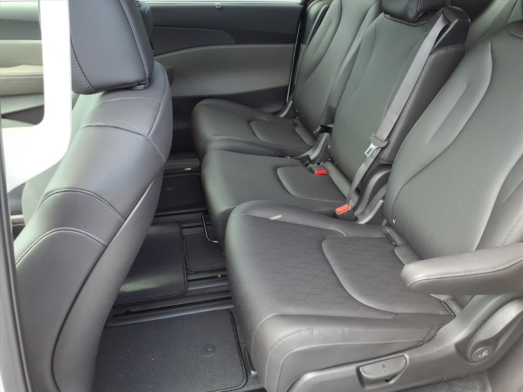 2026 Kia Carnival EX - Photo 12