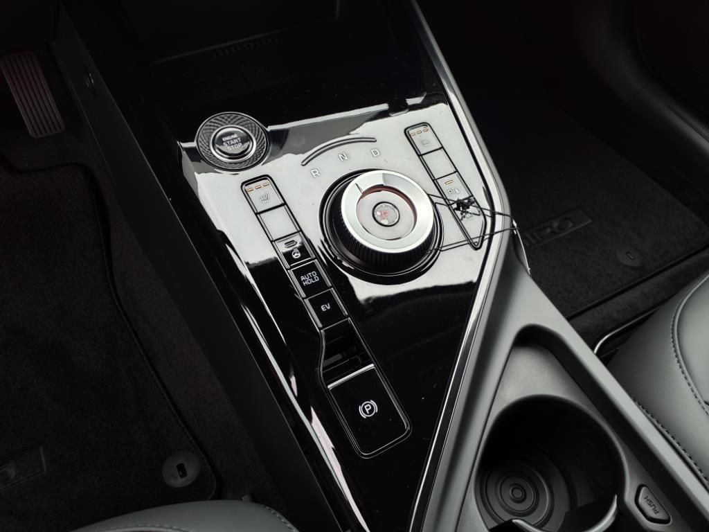 2025 Kia Niro EX - Photo 25