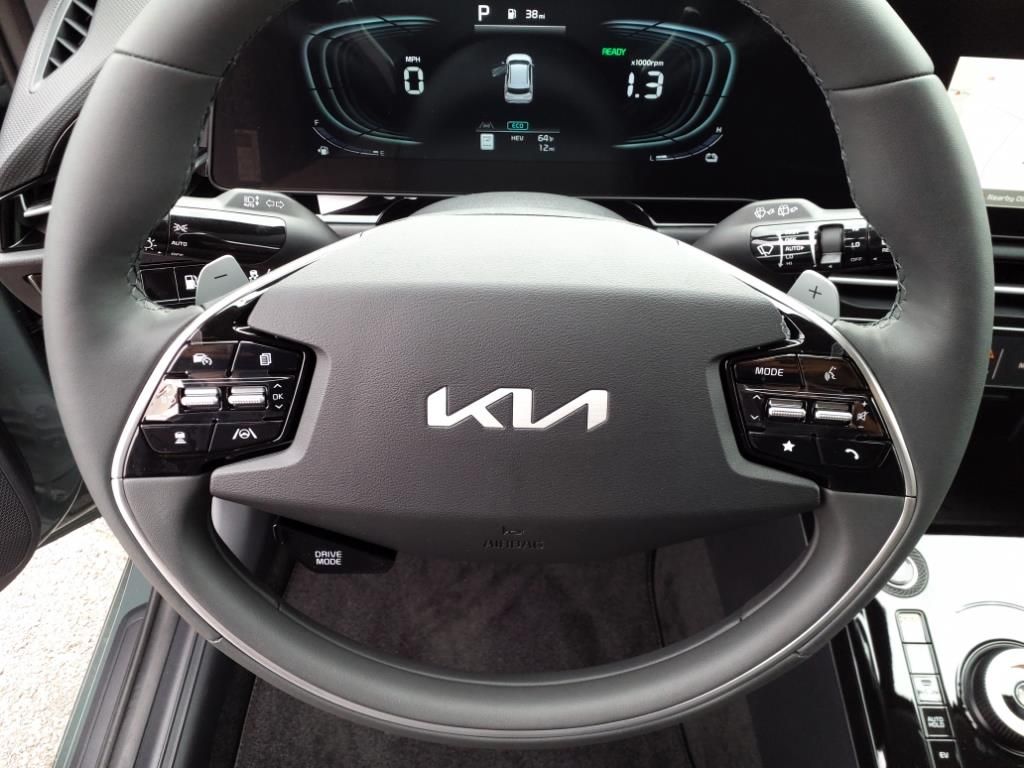 2025 Kia Niro EX - Photo 18