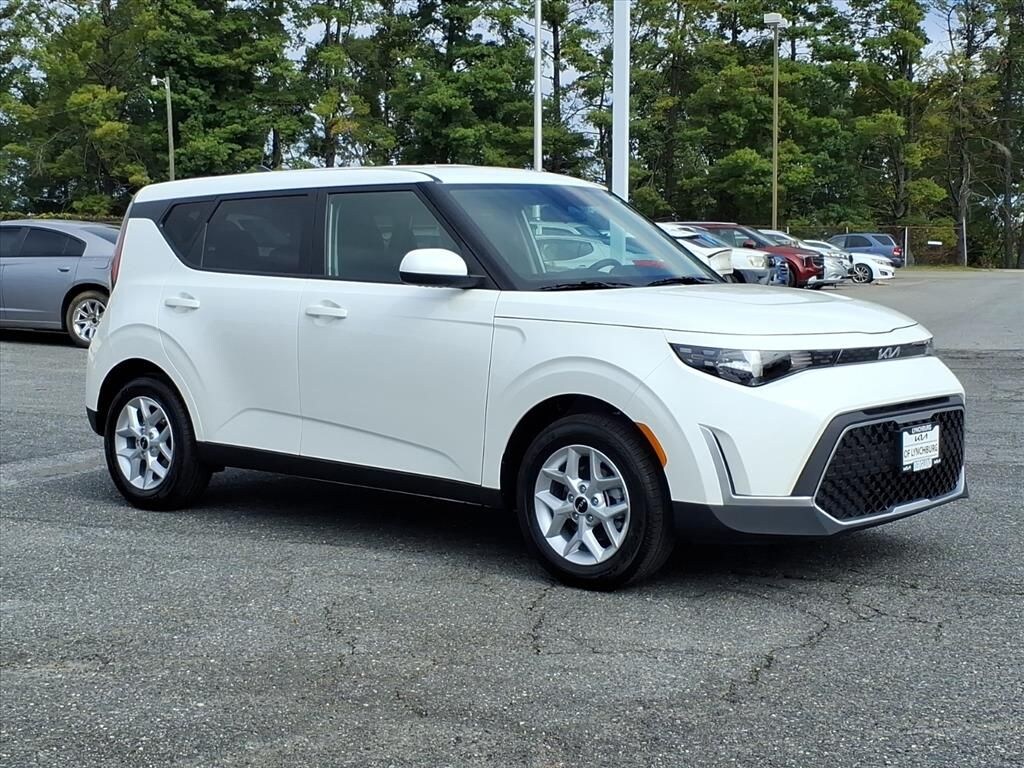 New 2025 Kia Soul LX Hatchback