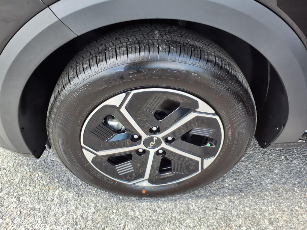 2025 Kia Niro EX - Photo 14