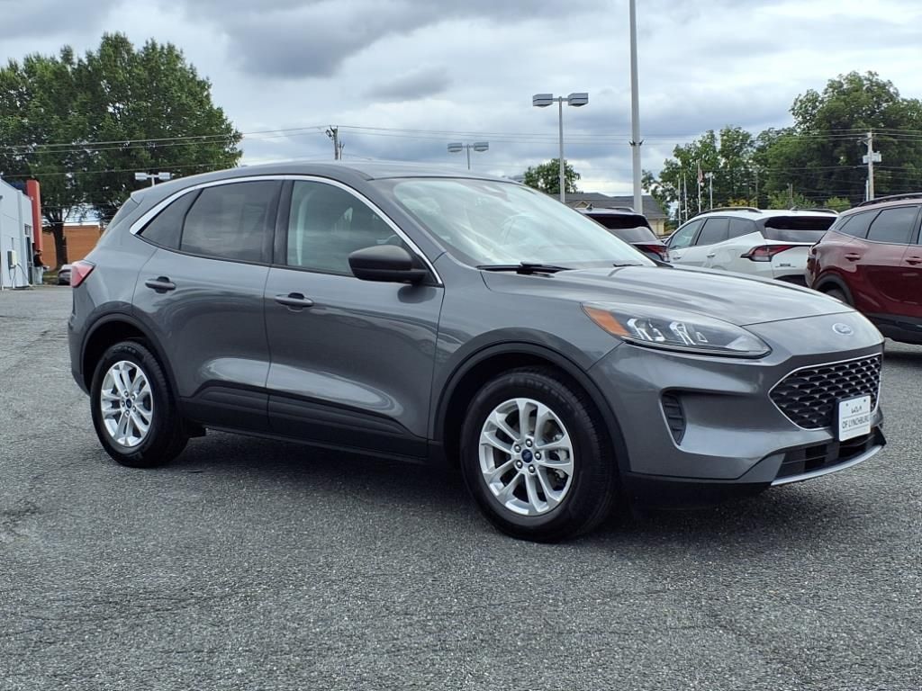 2022 Ford Escape SE photo 2