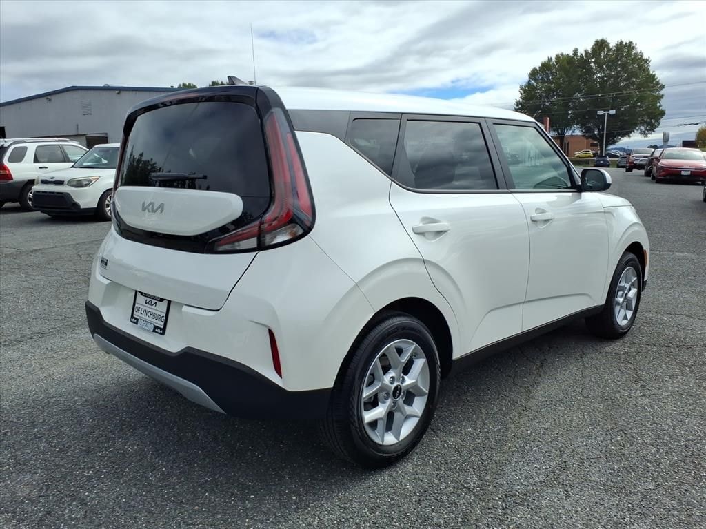 New 2025 Kia Soul LX Hatchback