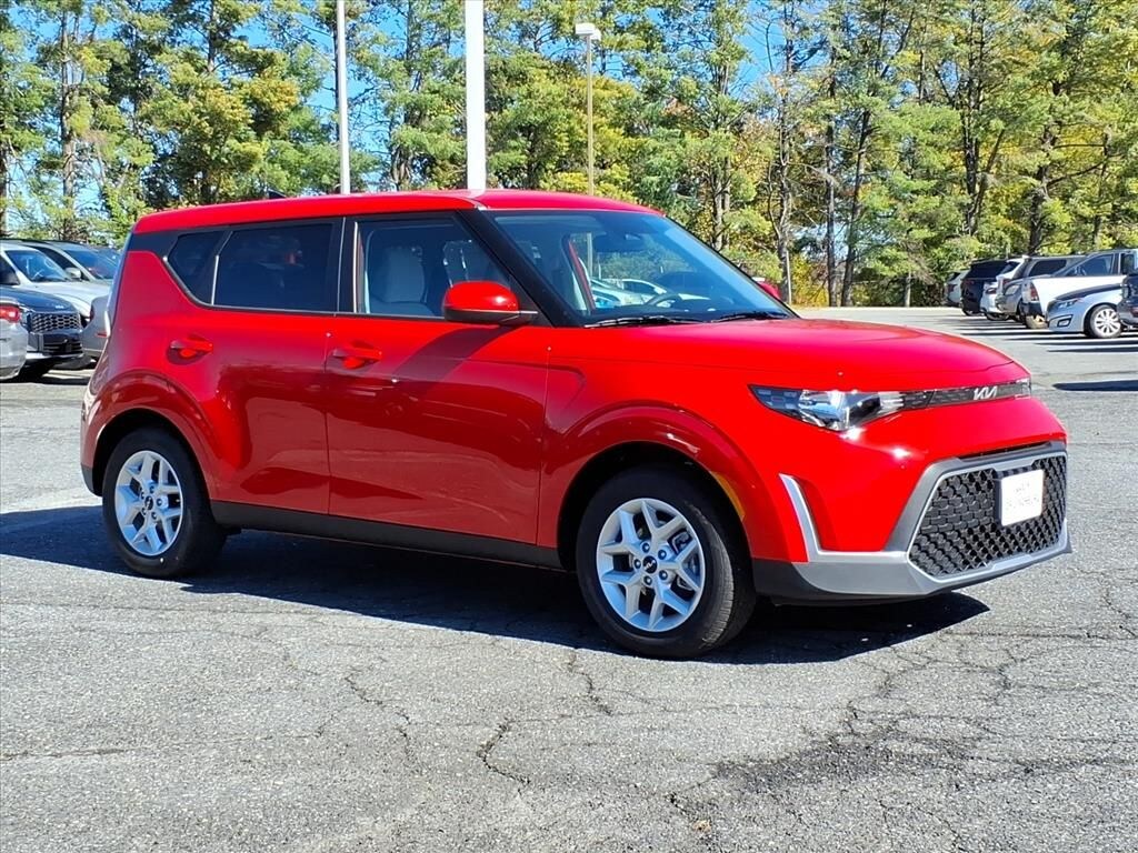 New 2025 Kia Soul LX Hatchback