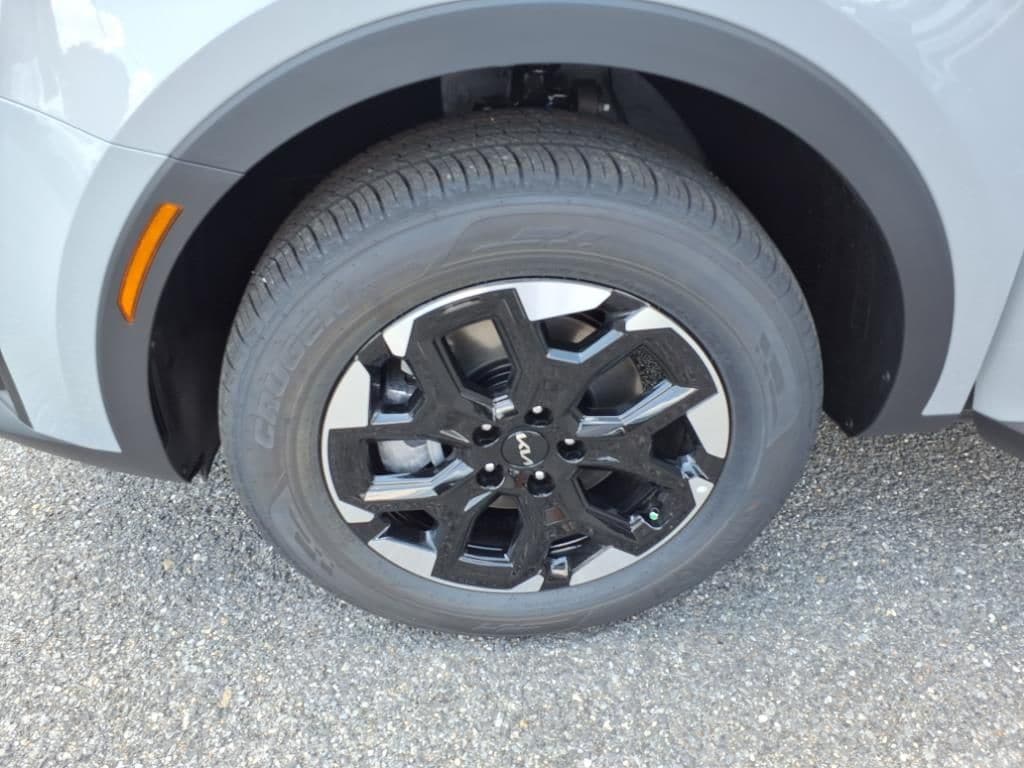 2025 Kia Sorento S - Photo 14