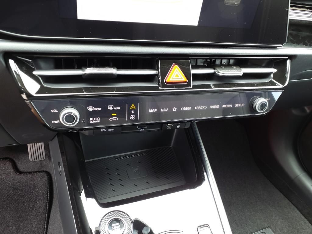 2025 Kia Niro EX - Photo 23