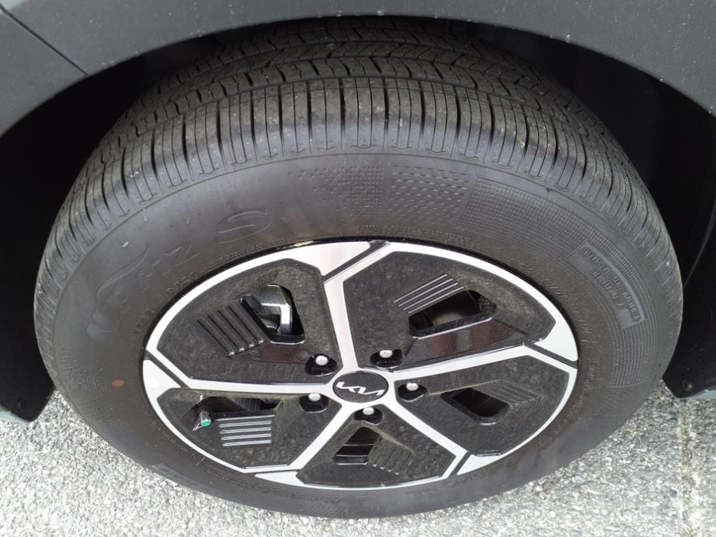 2025 Kia Niro EX - Photo 14