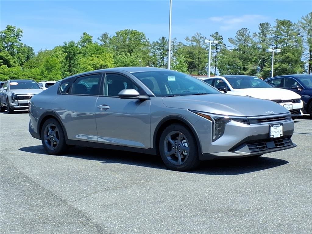 2026 Kia K4 LXS AT's photo