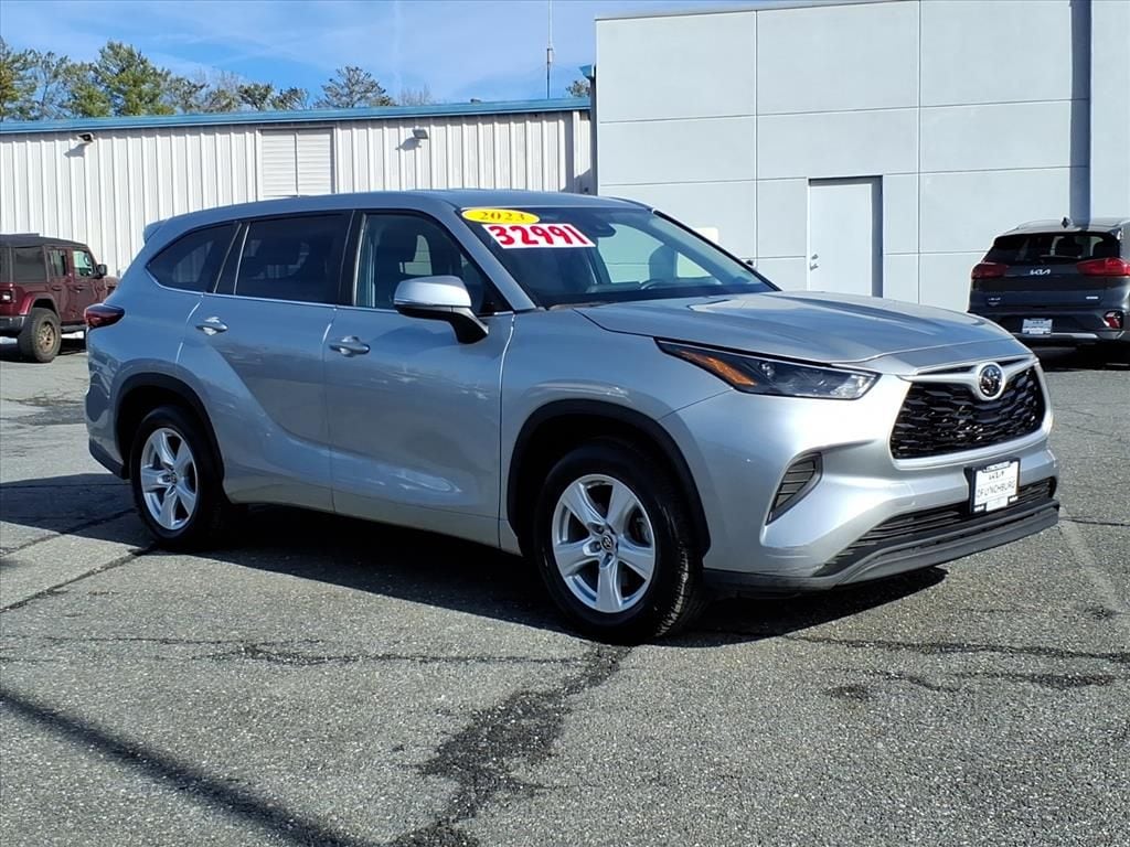 2023 Toyota Highlander L's photo