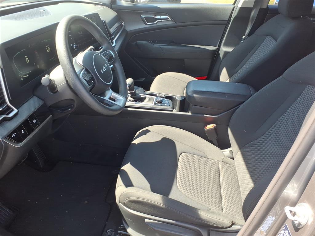2025 Kia Sportage LX - Photo 10