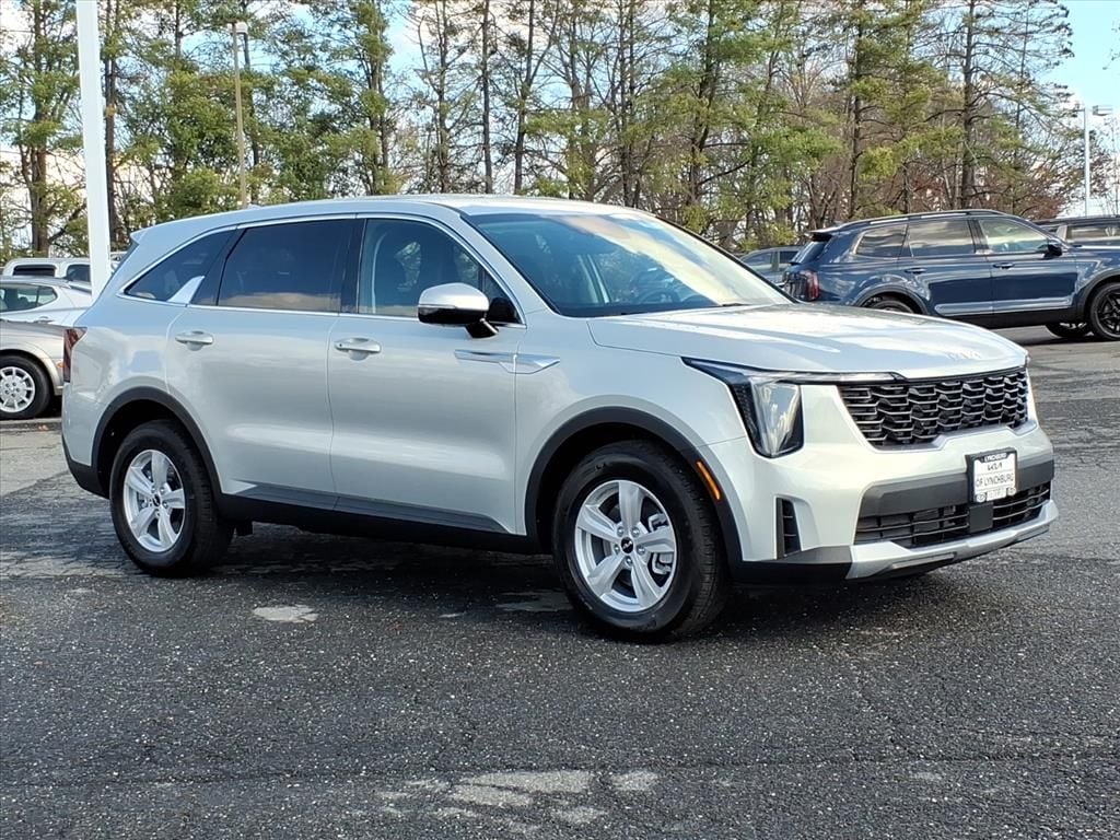 2026 Kia Sorento LX's photo