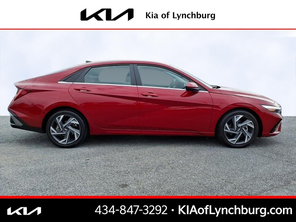 Used 2025 Hyundai Elantra SEL Convenience Sedan