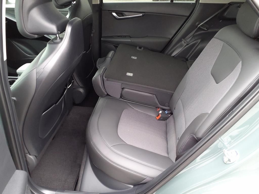 2025 Kia Niro EX - Photo 12