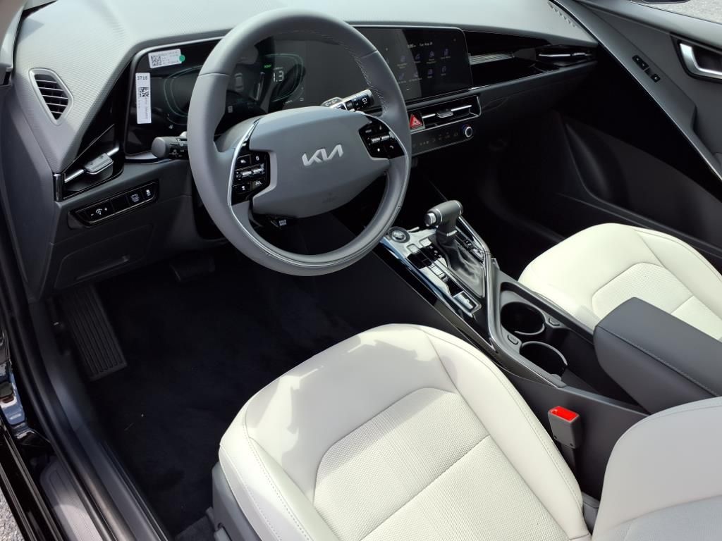 2025 Kia Niro EX - Photo 11