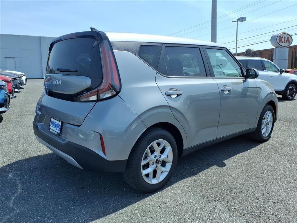 Used 2025 Kia Soul LX Hatchback