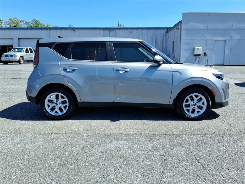 Certified 2024 Kia Soul LX Hatchback