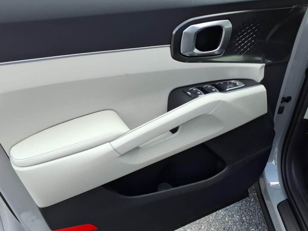 2025 Kia Sorento S - Photo 16