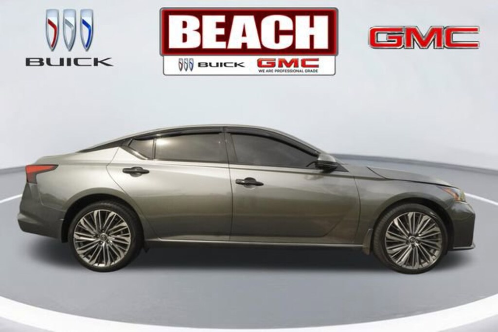 Used 2023 Nissan Altima 2.5 SL Sedan