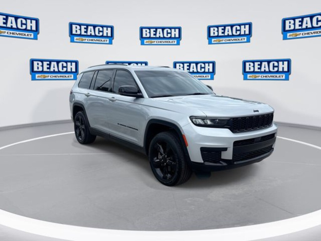 Used 2023 Jeep Grand Cherokee L Laredo SUV