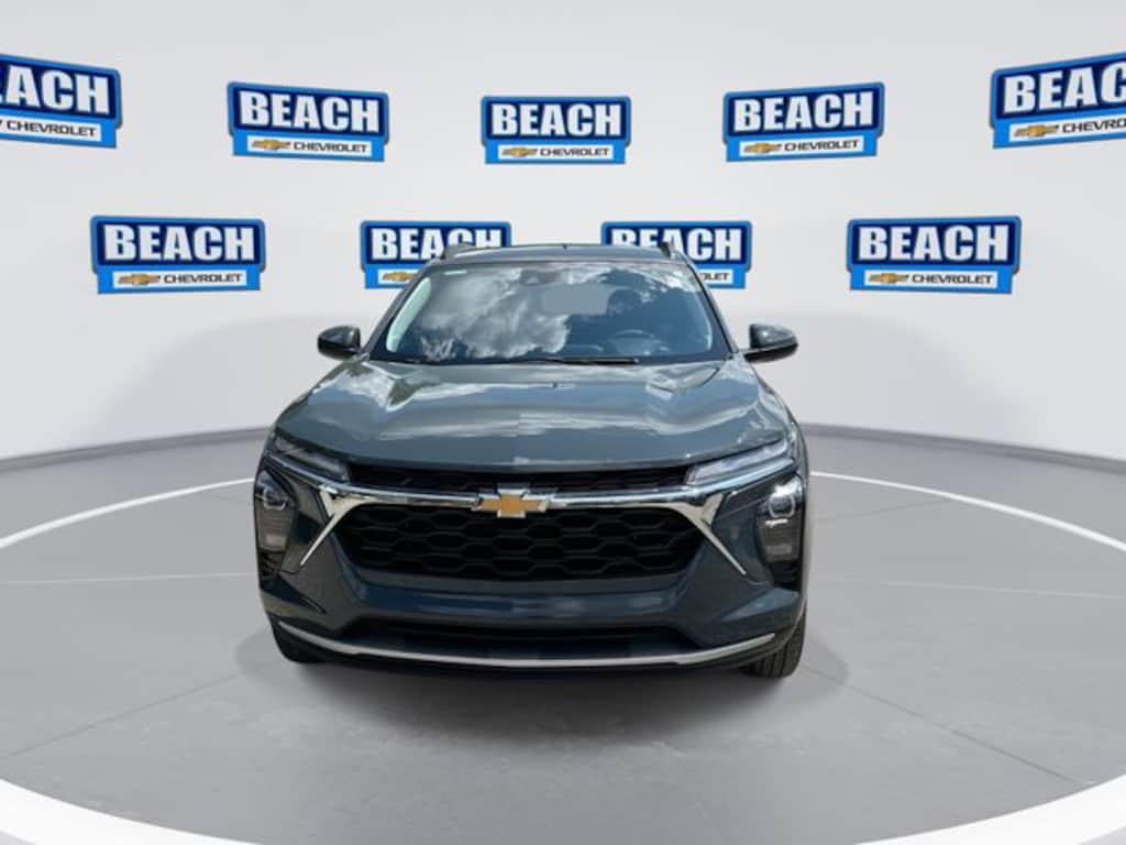 Used 2025 Chevrolet Trax LT SUV