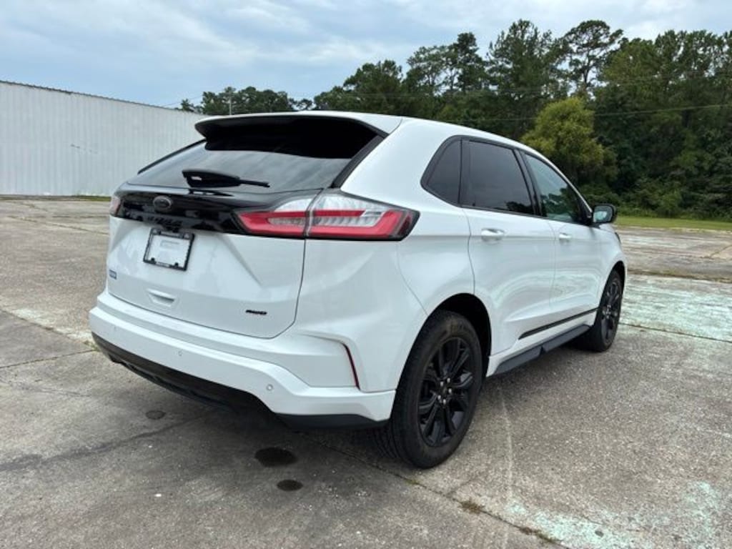 Used 2024 Ford Edge SE SUV