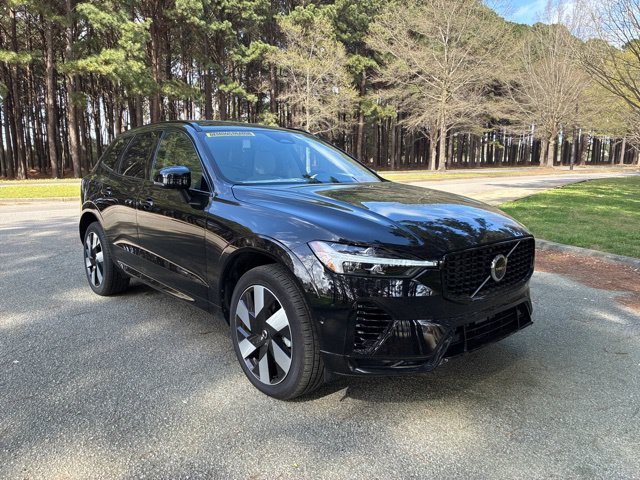 New 2025 Volvo XC60 plug-in hybrid T8 Plus SUV