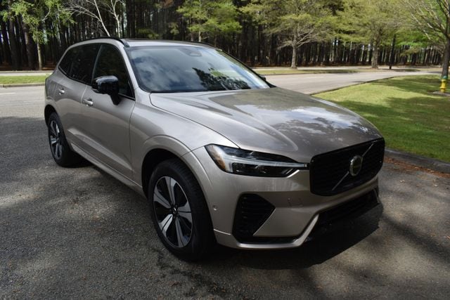 2025 Volvo XC60 plug-in hybrid T8 Plus SUV