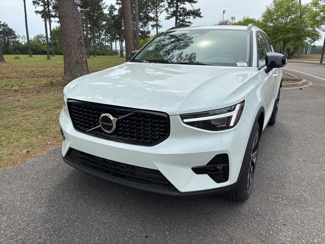 New 2026 Volvo XC40 B5 Ultra SUV