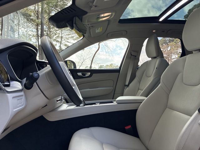 2025 Volvo XC60 Plus - Photo 21